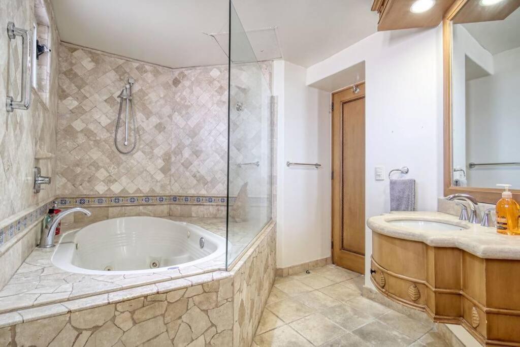 Apartamento Oceanfront Penthouse, 2 Masters, 2 Baths, Kitchen! Cabo San Lucas Exterior foto